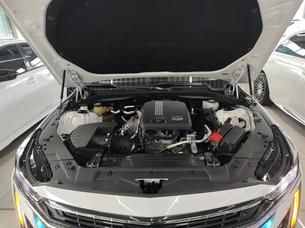 Cadillac CT5 — фото 20