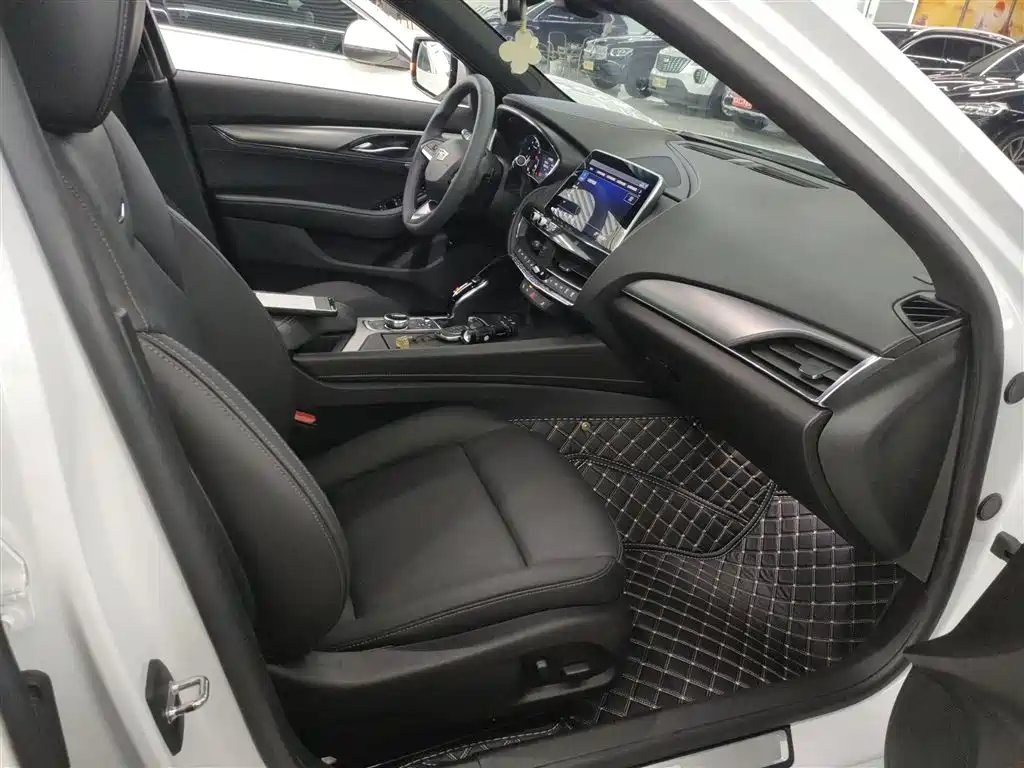 Cadillac CT5 — фото 25