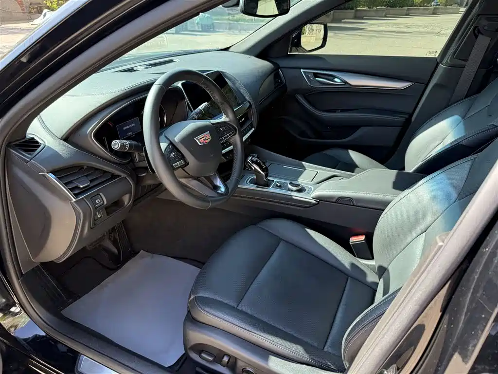 Cadillac CT5 — фото 20