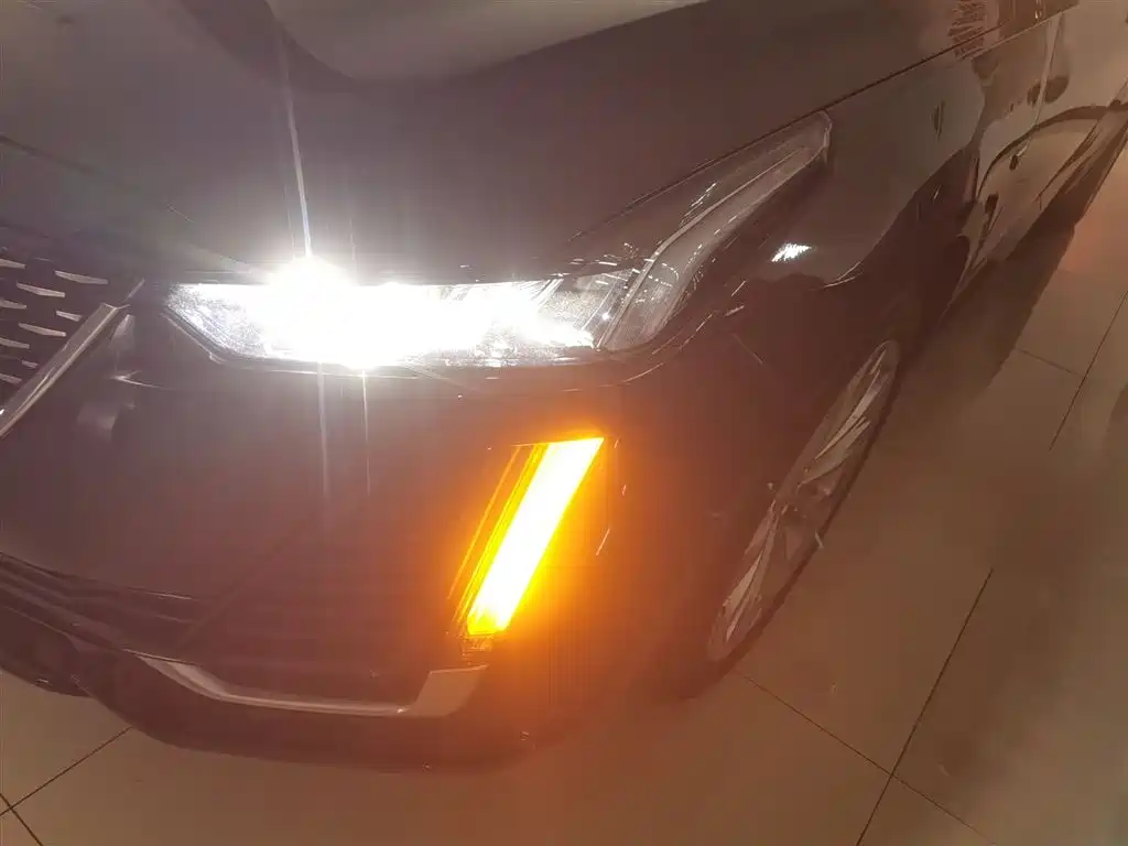 Cadillac CT5 — фото 3