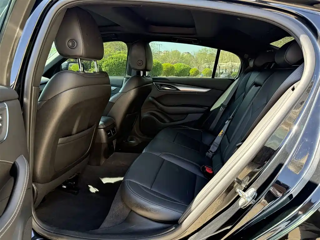 Cadillac CT5 — фото 23