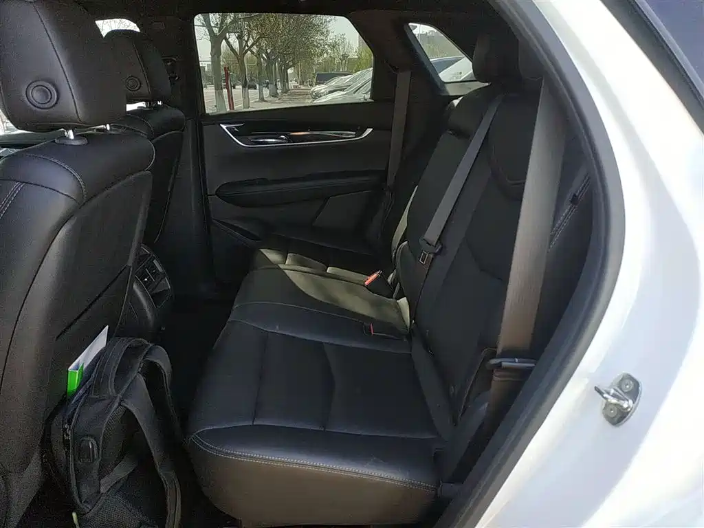 Cadillac XT5 — фото 17