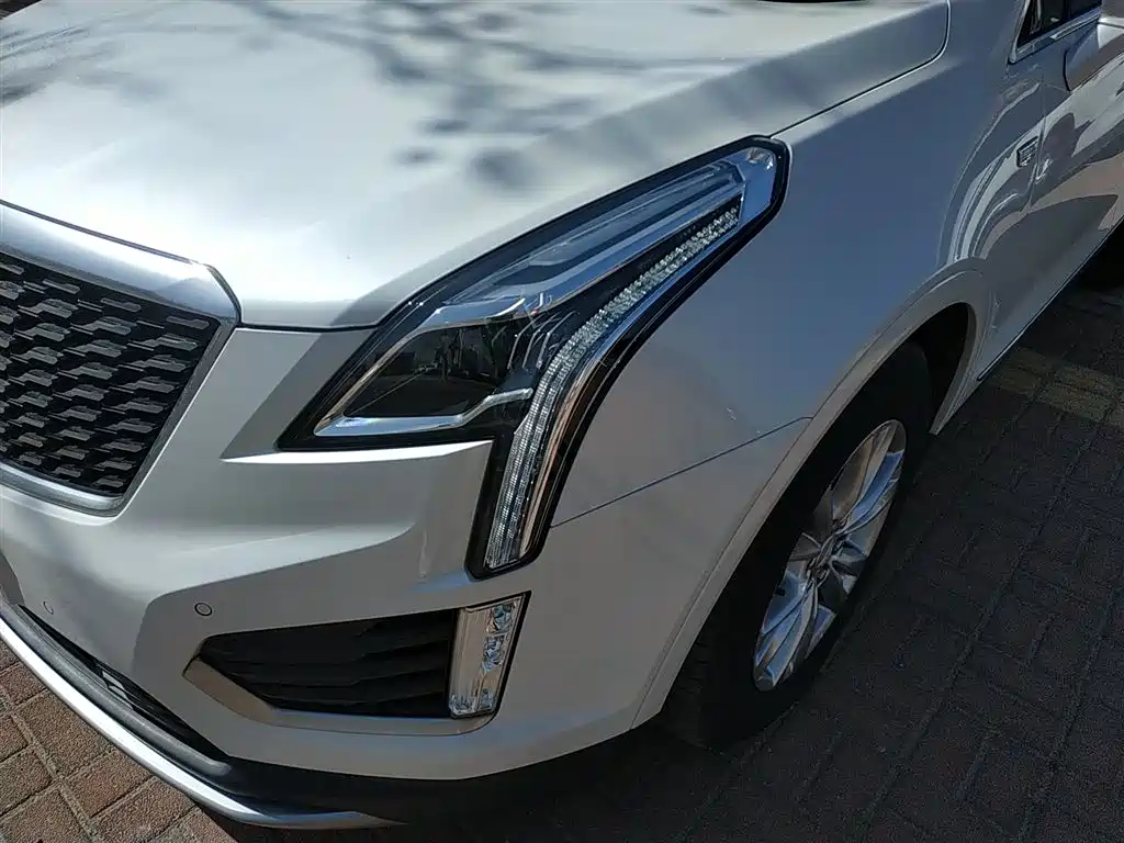 Cadillac XT5 — фото 24