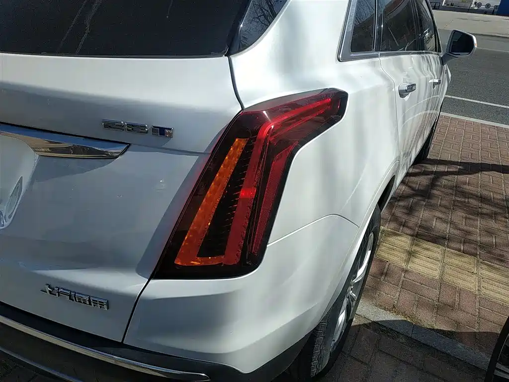Cadillac XT5 — фото 8