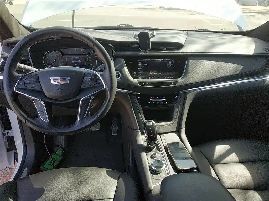 Cadillac XT5 — фото 10
