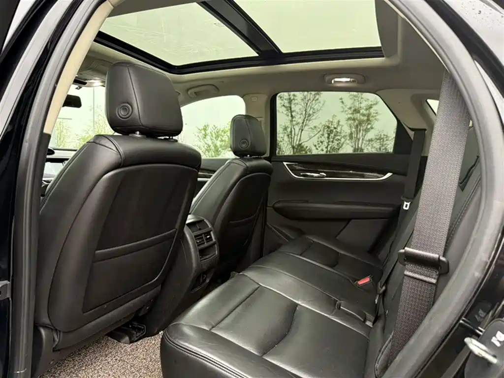 Cadillac XT5 — фото 11