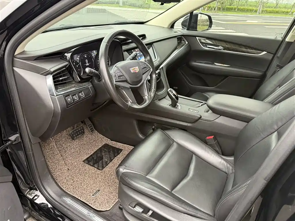 Cadillac XT5 — фото 13