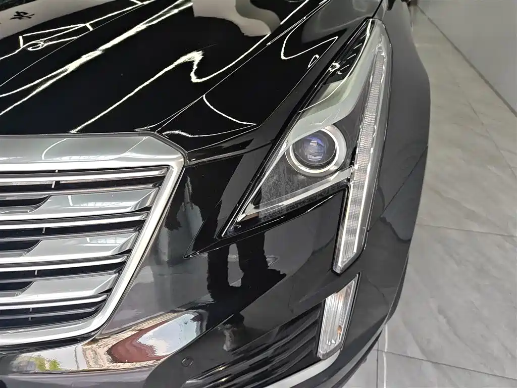 Cadillac XT5 — фото 14