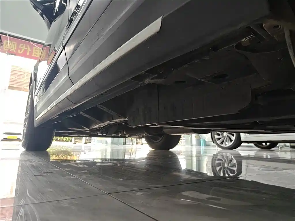 Cadillac XT5 — фото 17