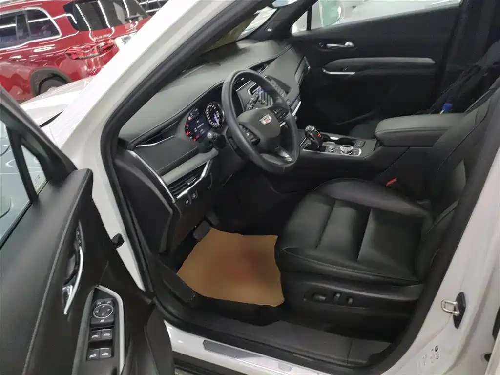 Cadillac XT4 — фото 15