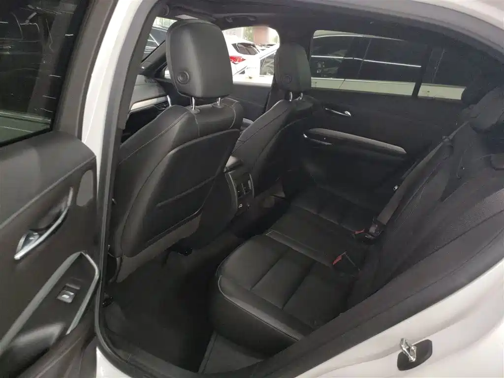 Cadillac XT4 — фото 17
