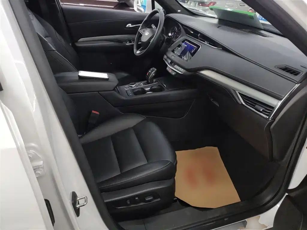 Cadillac XT4 — фото 25