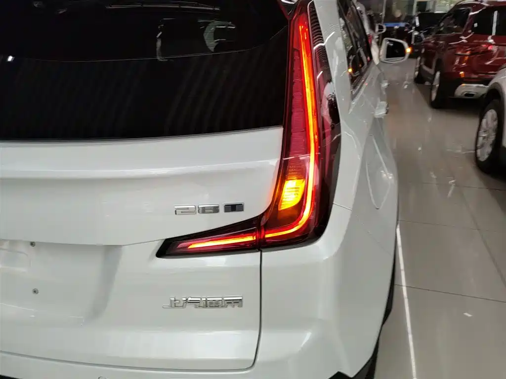 Cadillac XT4 — фото 8