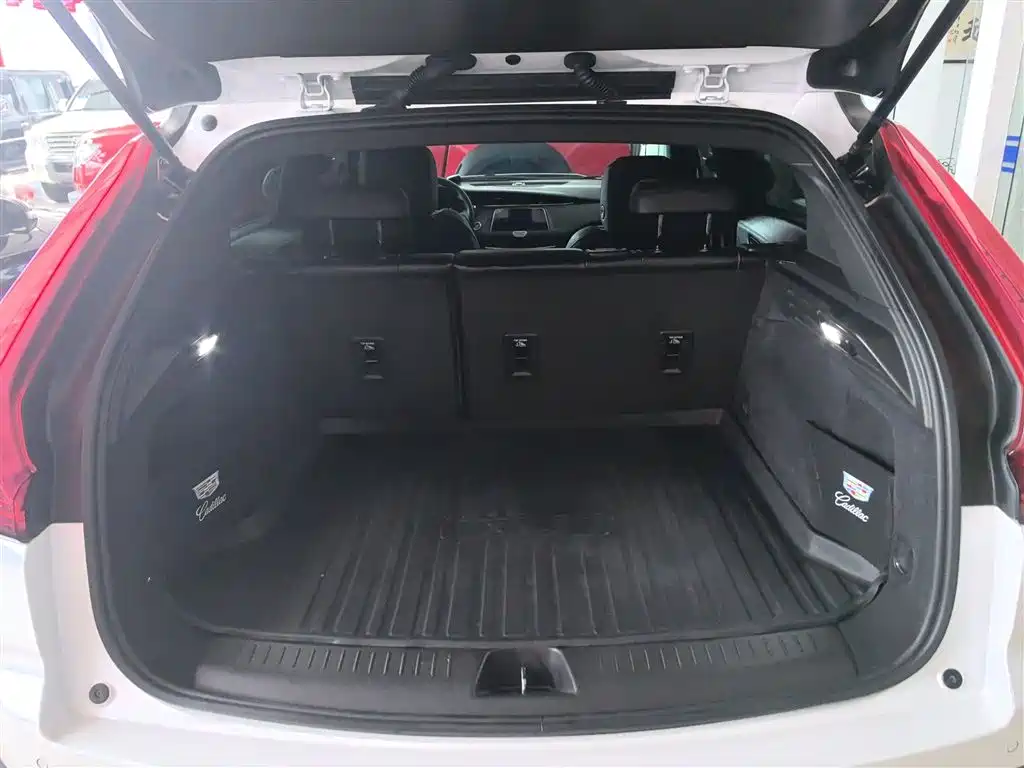 Cadillac XT4 — фото 15