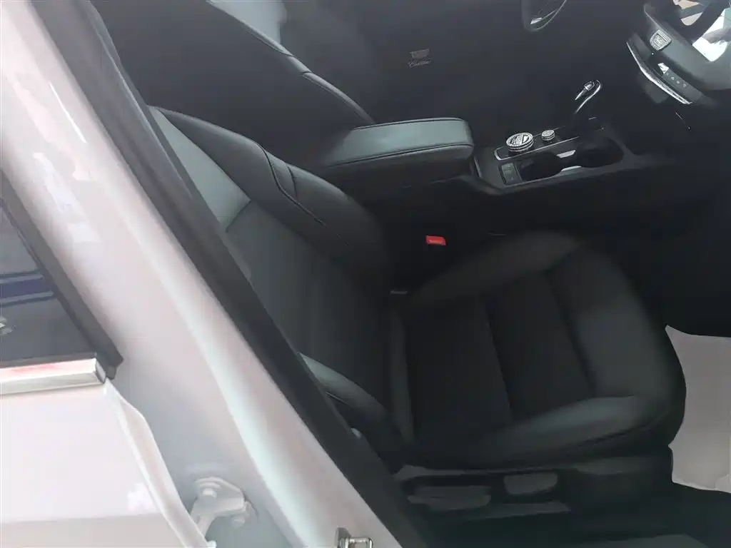 Cadillac XT4 — фото 20