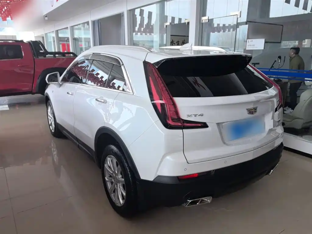 Cadillac XT4 — фото 23