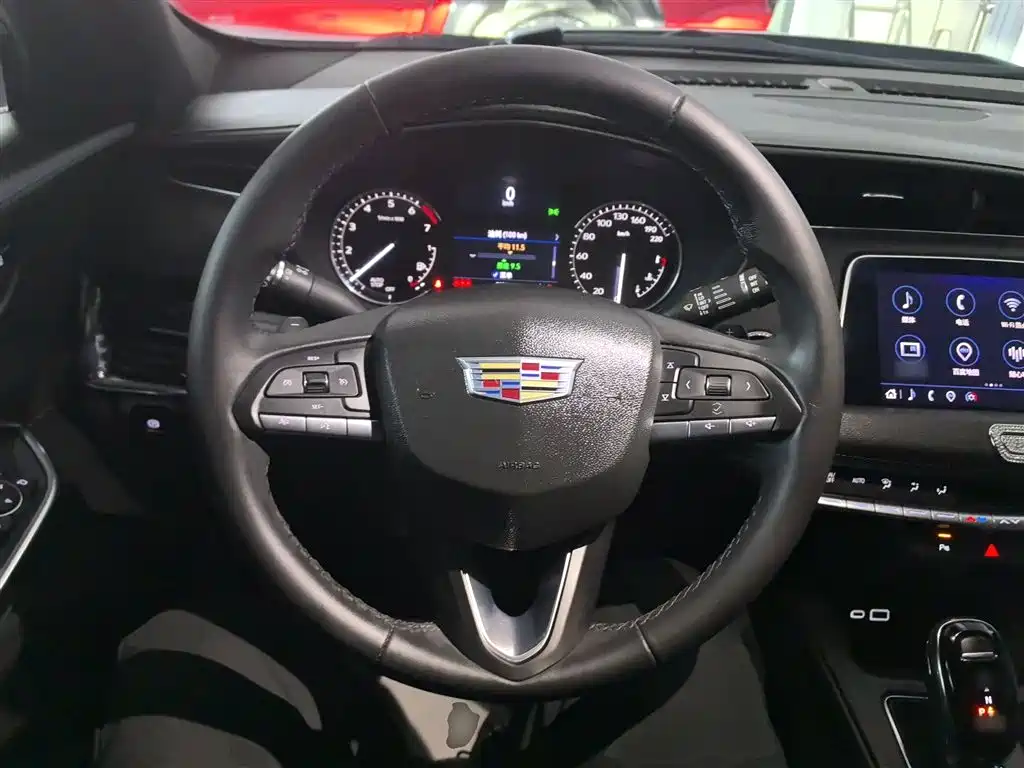 Cadillac XT4 — фото 7