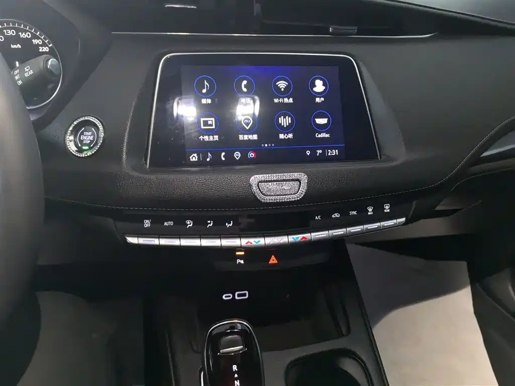 Cadillac XT4 — фото 9