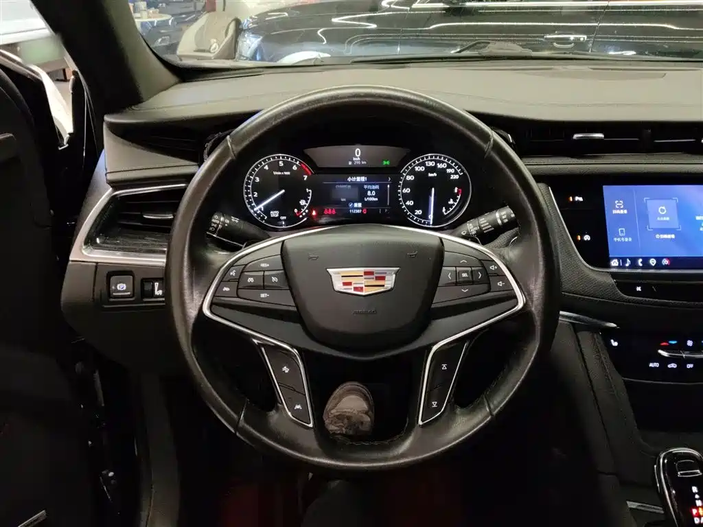 Cadillac XT5 — фото 11