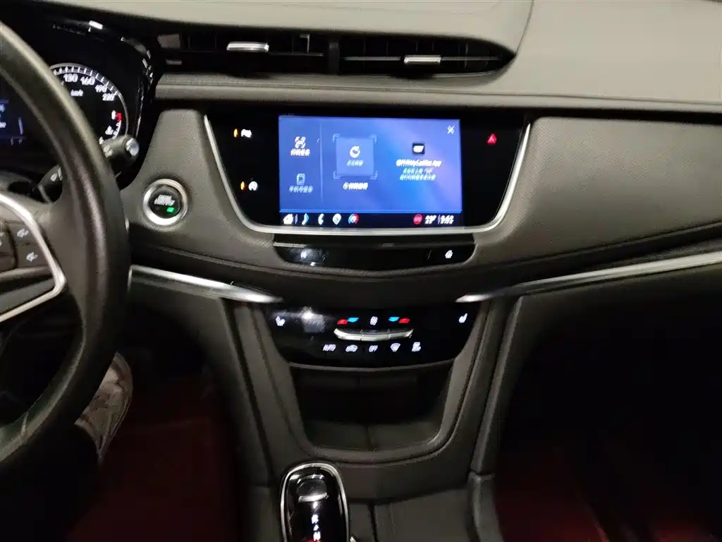 Cadillac XT5 — фото 13