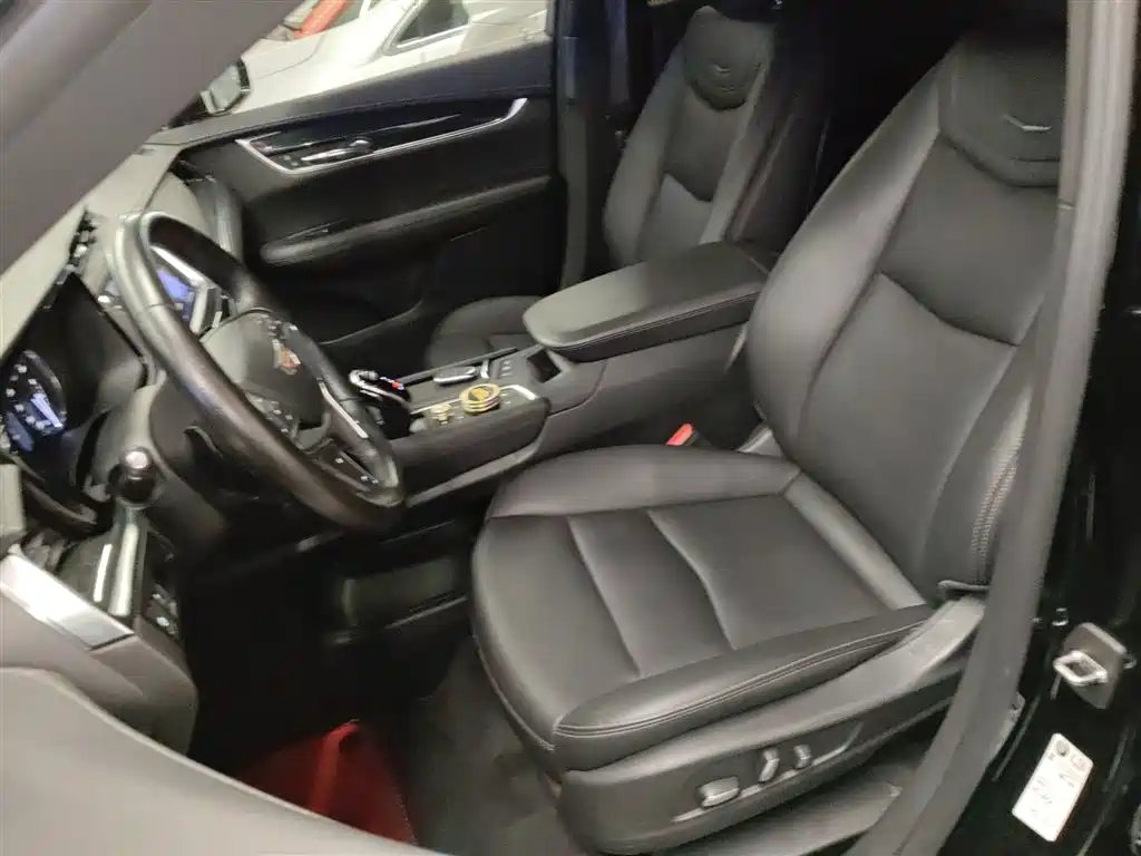 Cadillac XT5 — фото 15