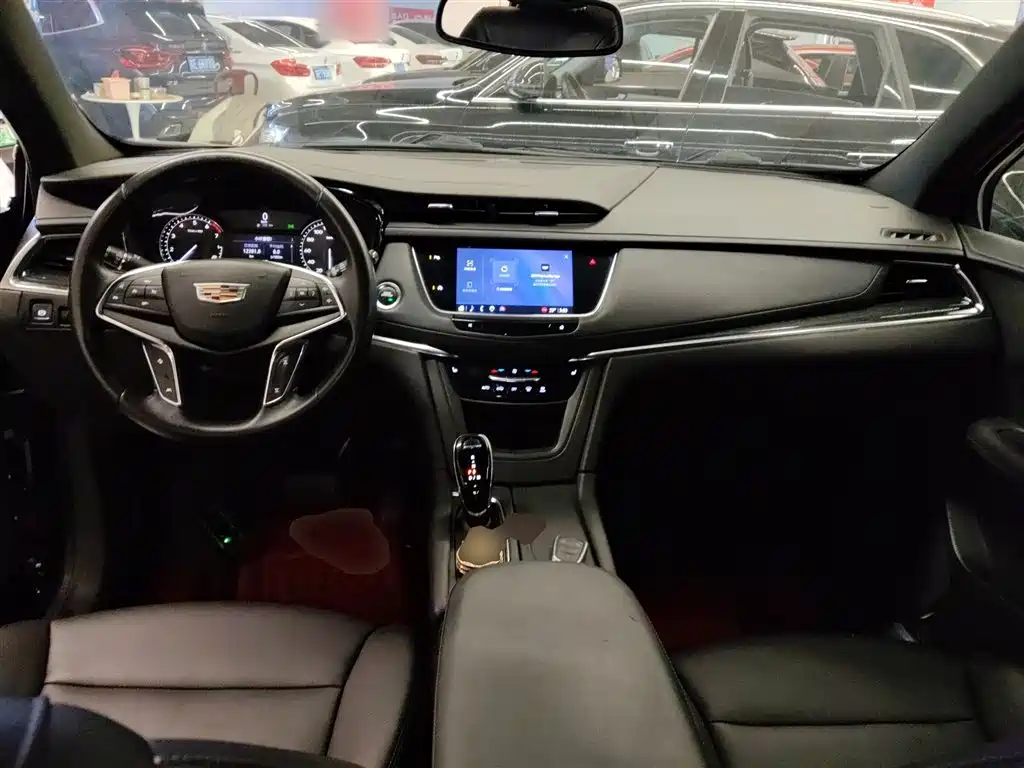 Cadillac XT5 — фото 10