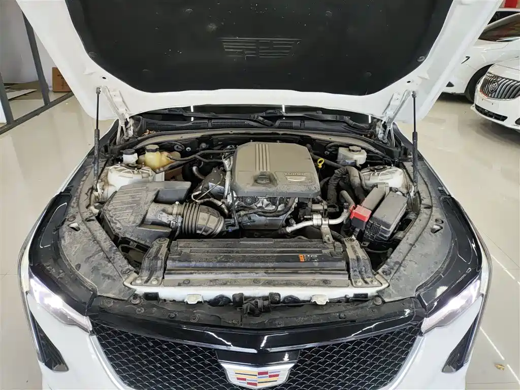 Cadillac CT4 — фото 19