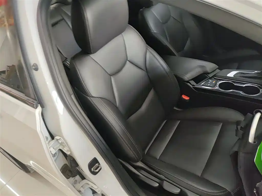 Cadillac CT4 — фото 24