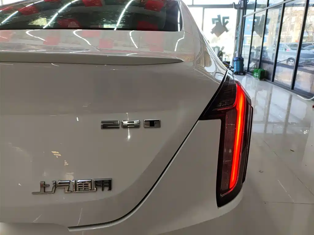 Cadillac CT4 — фото 8