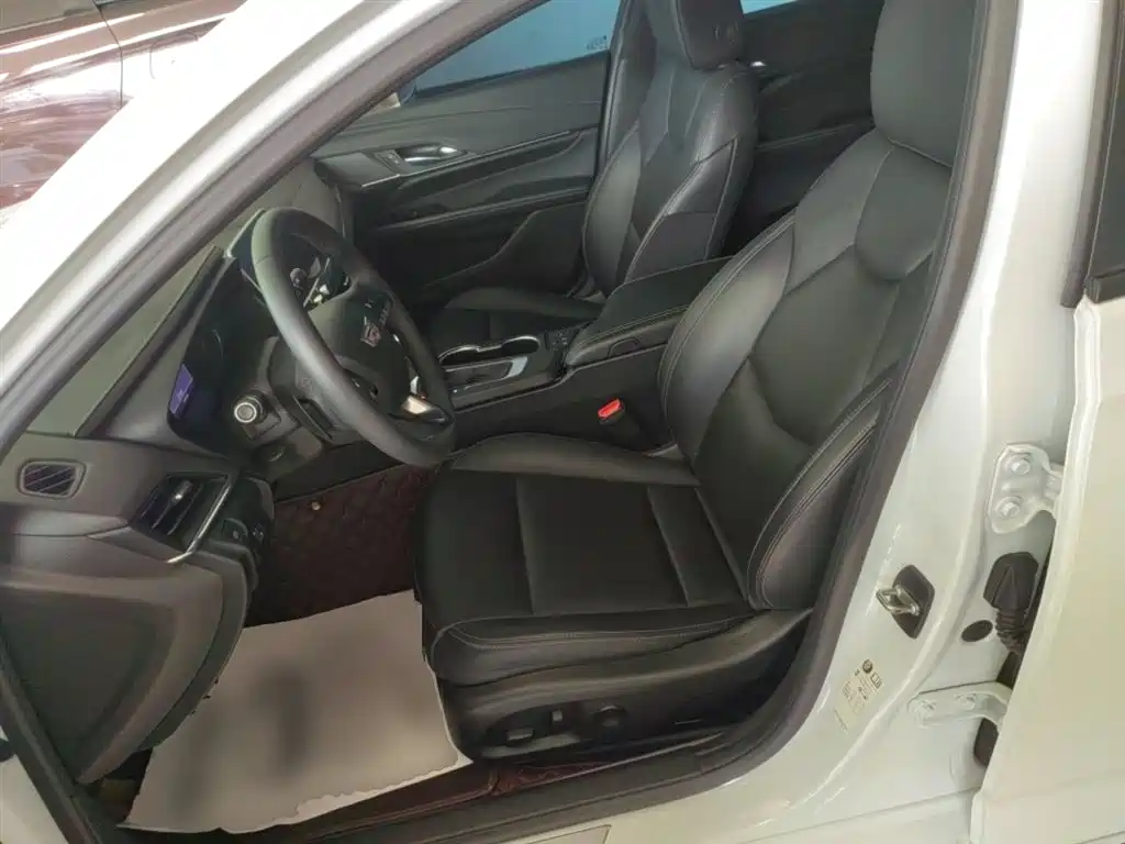 Cadillac CT4 — фото 15