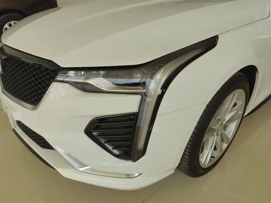 Cadillac CT4 — фото 24