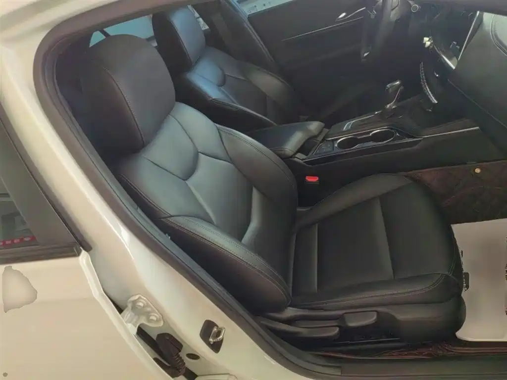 Cadillac CT4 — фото 25