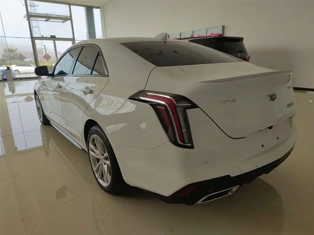 Cadillac CT4 — фото 5