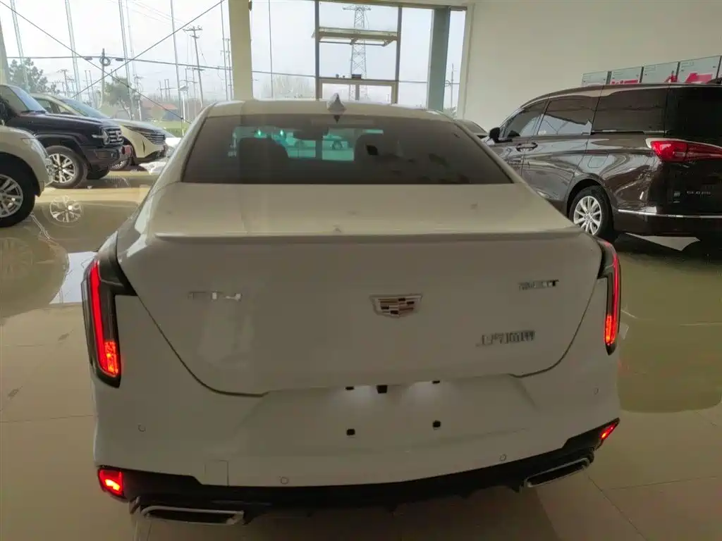 Cadillac CT4 — фото 6