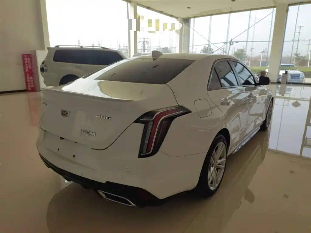Cadillac CT4 — фото 7
