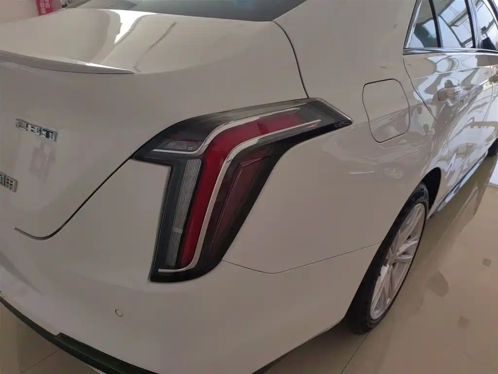 Cadillac CT4 — фото 8