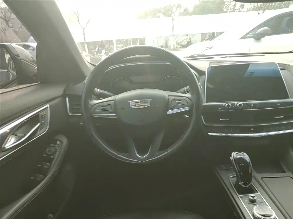 Cadillac CT5 — фото 7