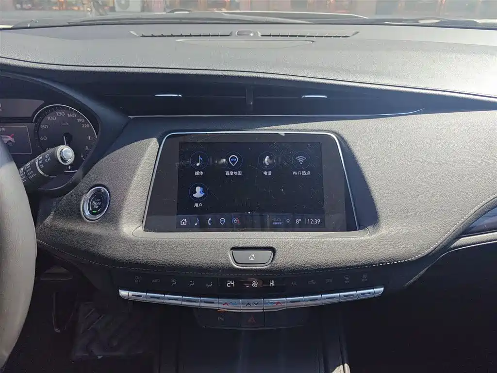 Cadillac XT4 — фото 13