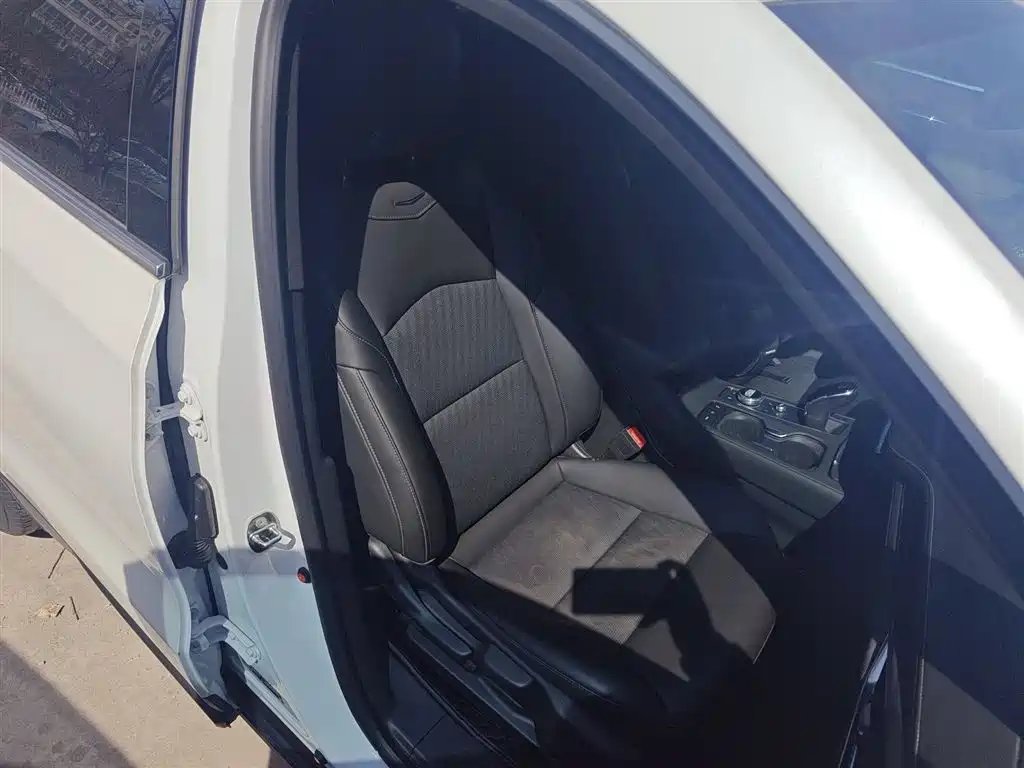 Cadillac XT4 — фото 25