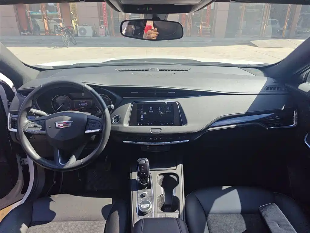 Cadillac XT4 — фото 10