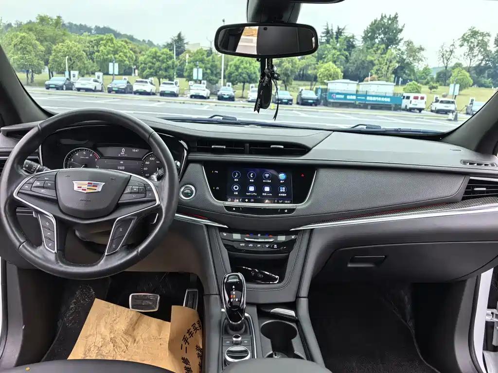 Cadillac XT5 — фото 11