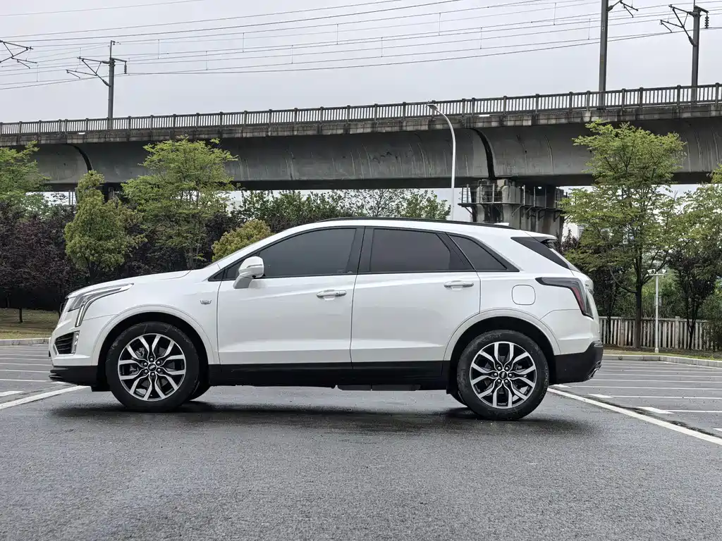 Cadillac XT5 — фото 8