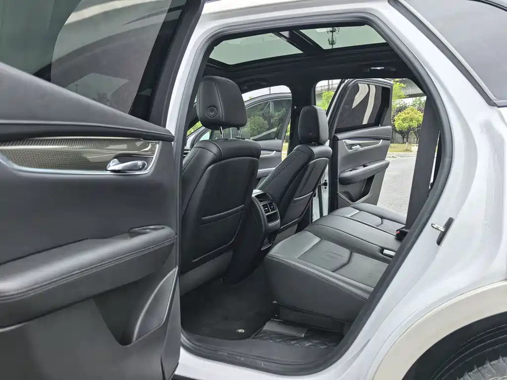 Cadillac XT5 — фото 10