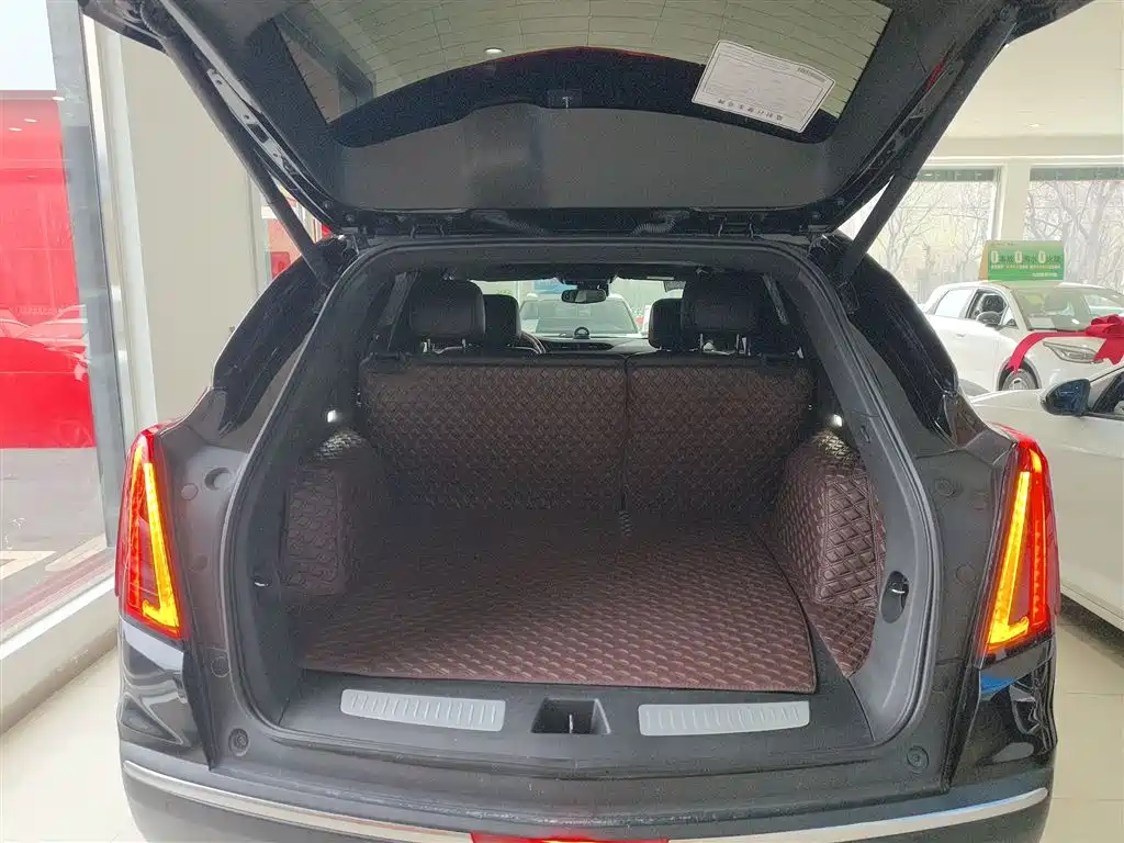 Cadillac XT5 — фото 18
