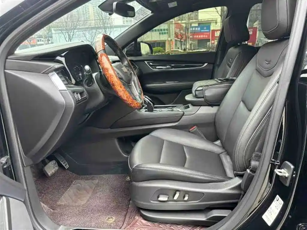 Cadillac XT5 — фото 20