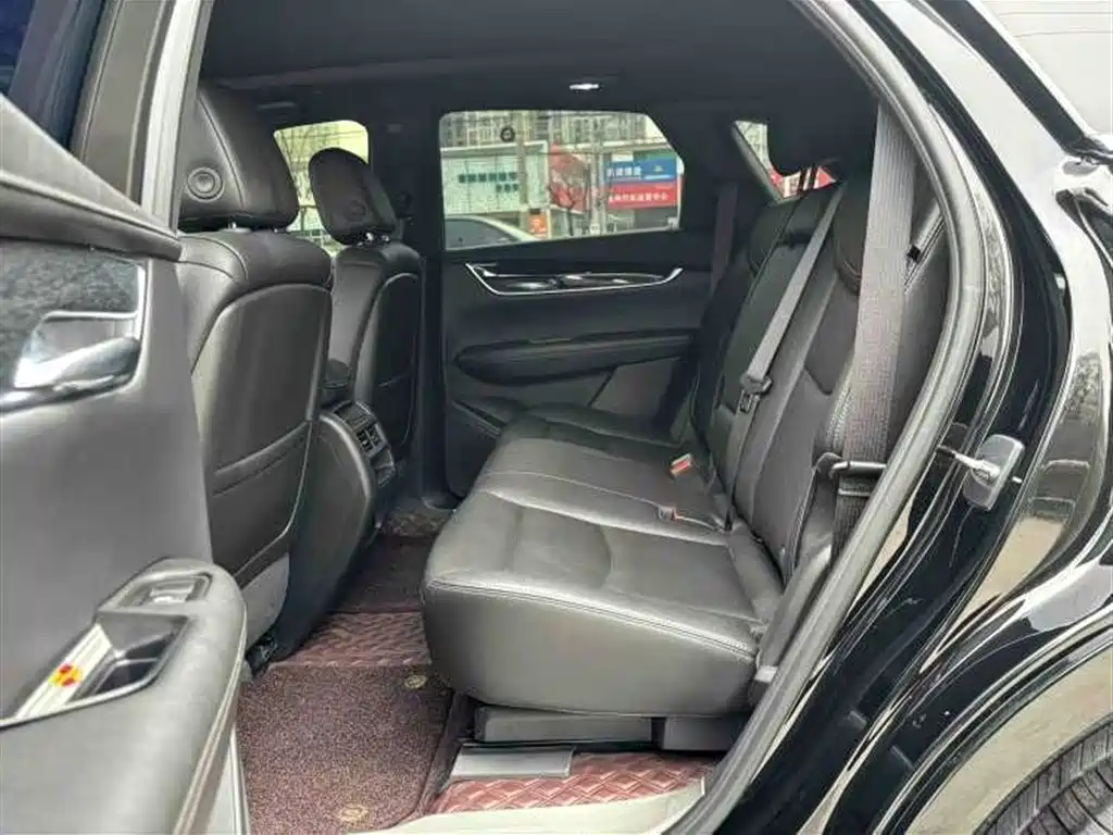 Cadillac XT5 — фото 23