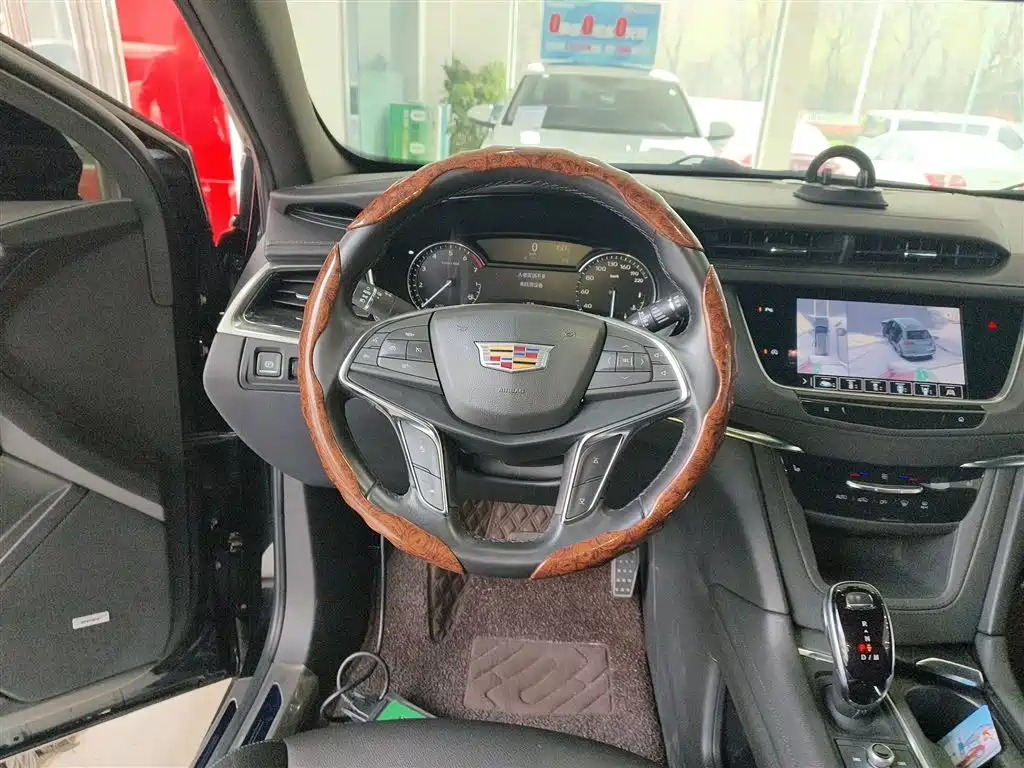 Cadillac XT5 — фото 7