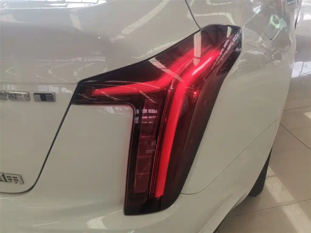 Cadillac CT5 — фото 8
