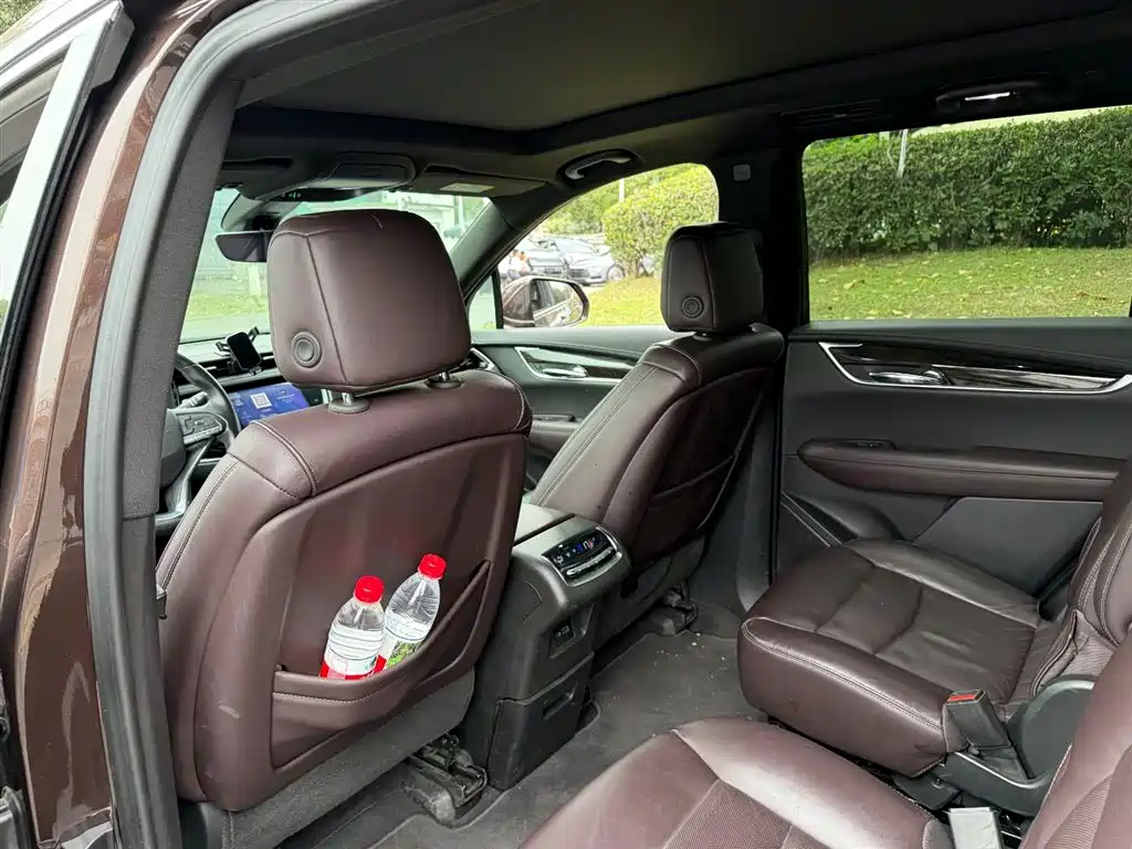 Cadillac XT6 — фото 9