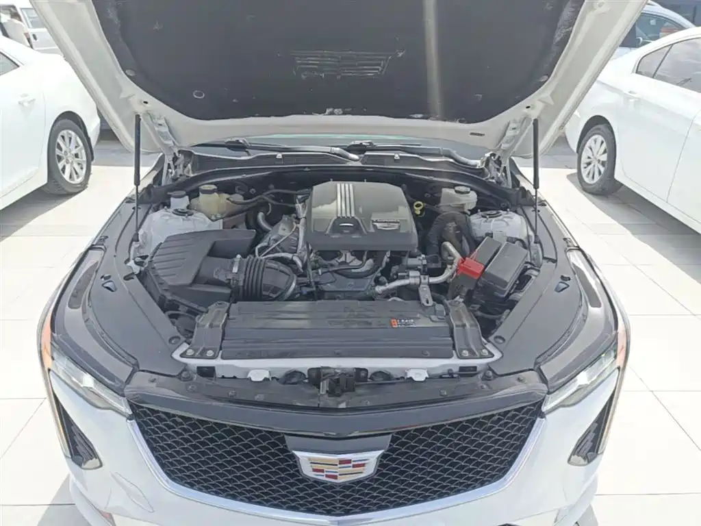 Cadillac CT4 — фото 20